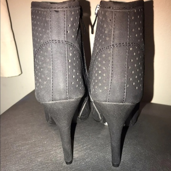 Black Open Toed High Heels - Picture 5 of 7